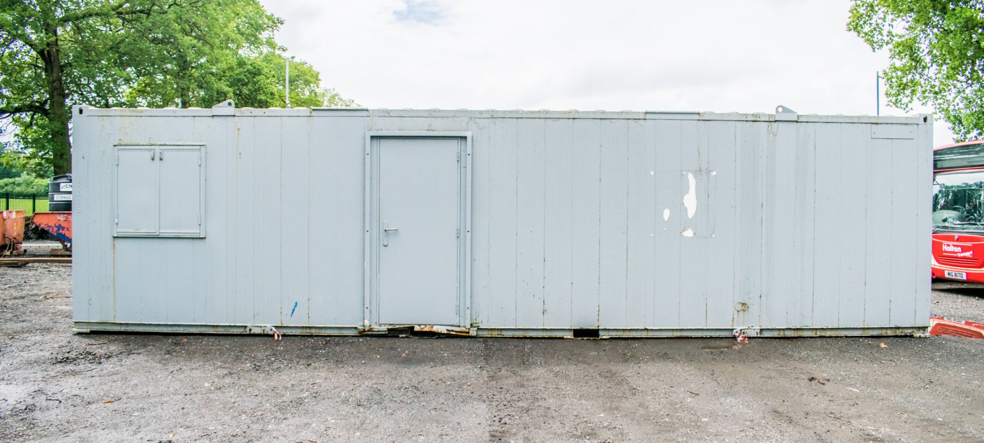 32 ft x 10 ft steel anti-vandal office site unit c/w keys BB800281 - Image 6 of 8