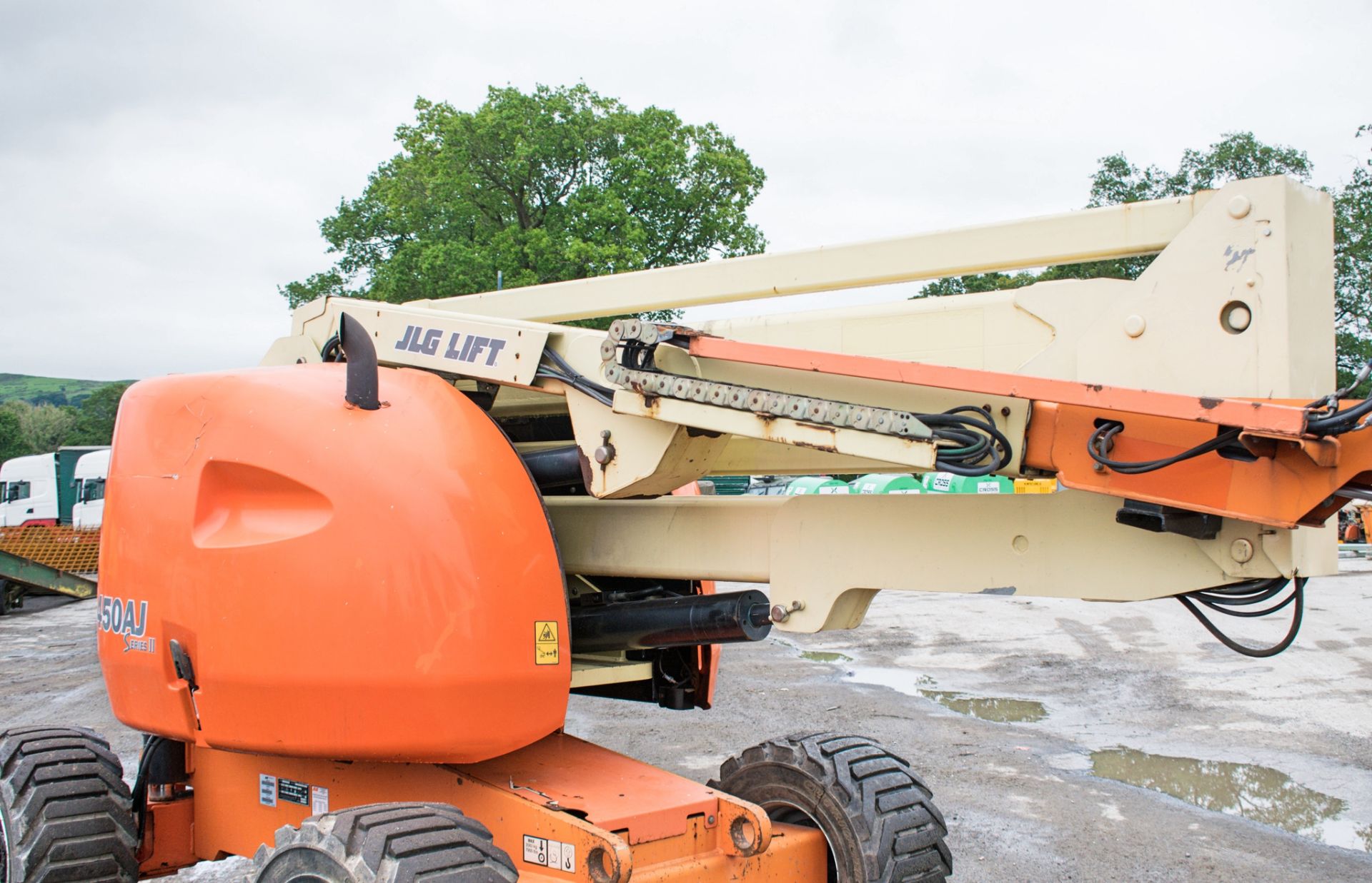 JLG 450AJ 45 ft diesel driven 4WD articulated boom lift Year: 2008 S/N: 5149 Recorded Hours: 2283 - Image 11 of 20