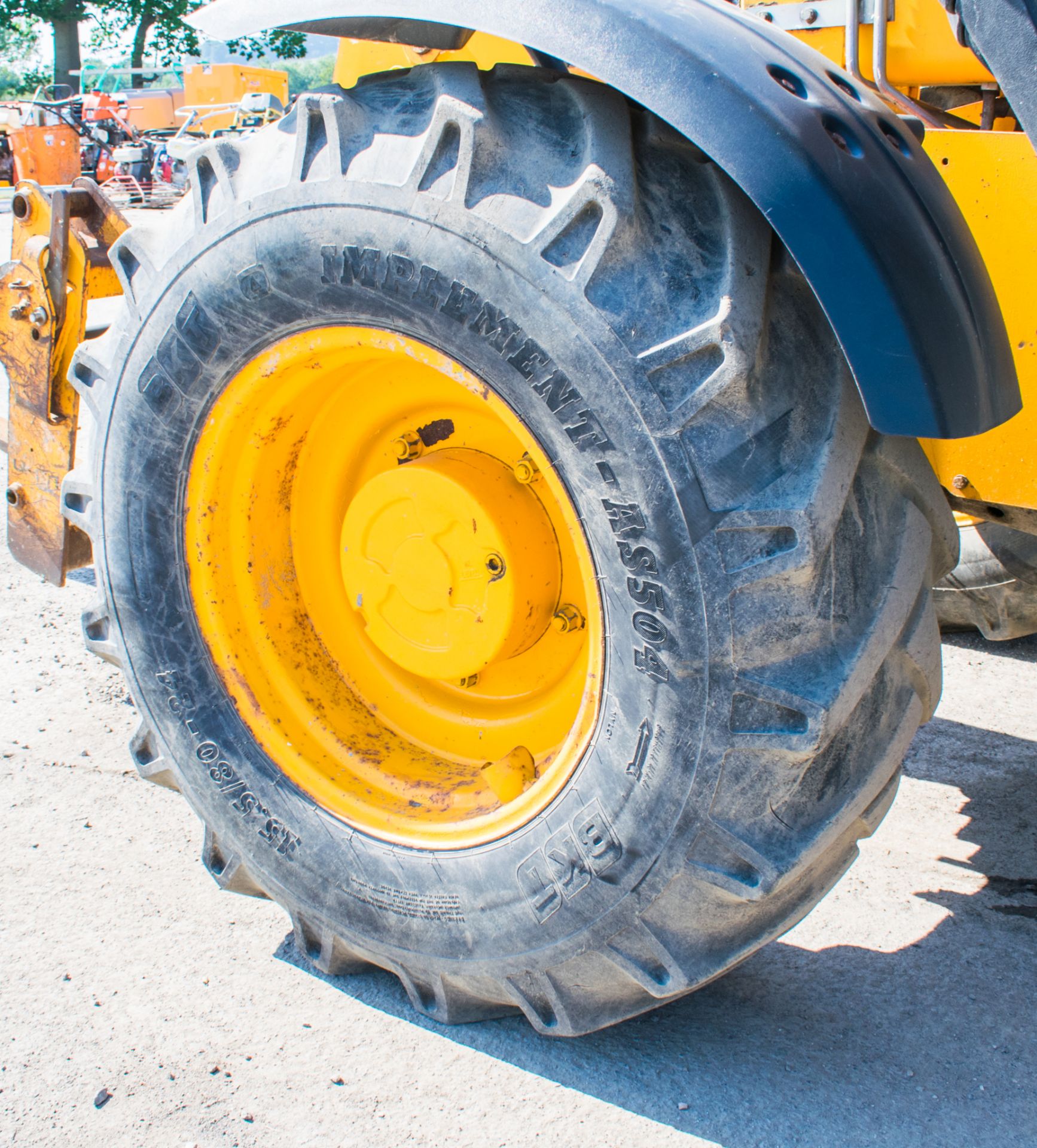 JCB 535-95 9.5 metre telescopic handler Registration number: DX04 XFL Year: 2004 S/N: 1065806 - Image 12 of 16