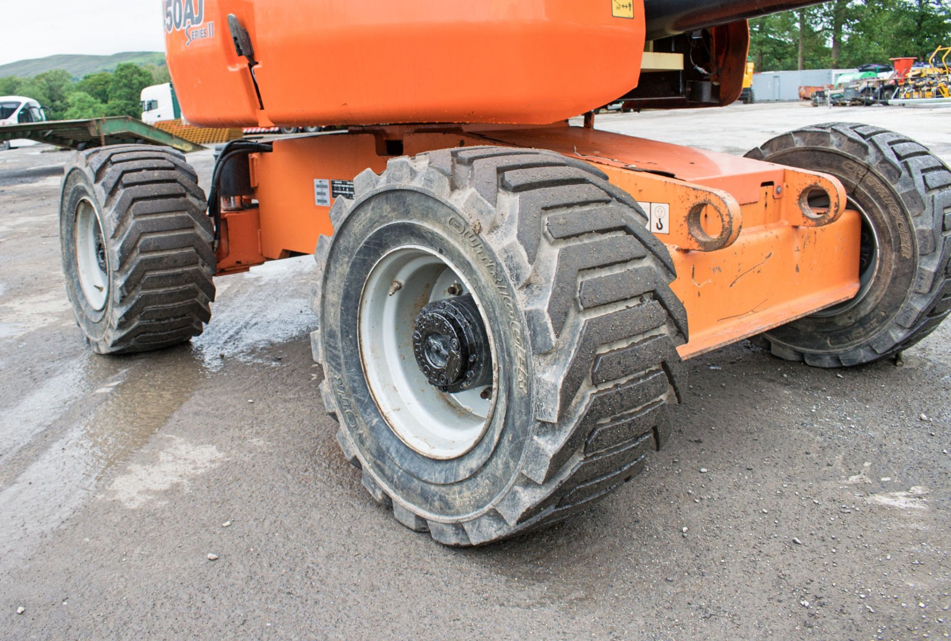 JLG 450AJ 45 ft diesel driven 4WD articulated boom lift Year: 2008 S/N: 5149 Recorded Hours: 2283 - Image 10 of 20