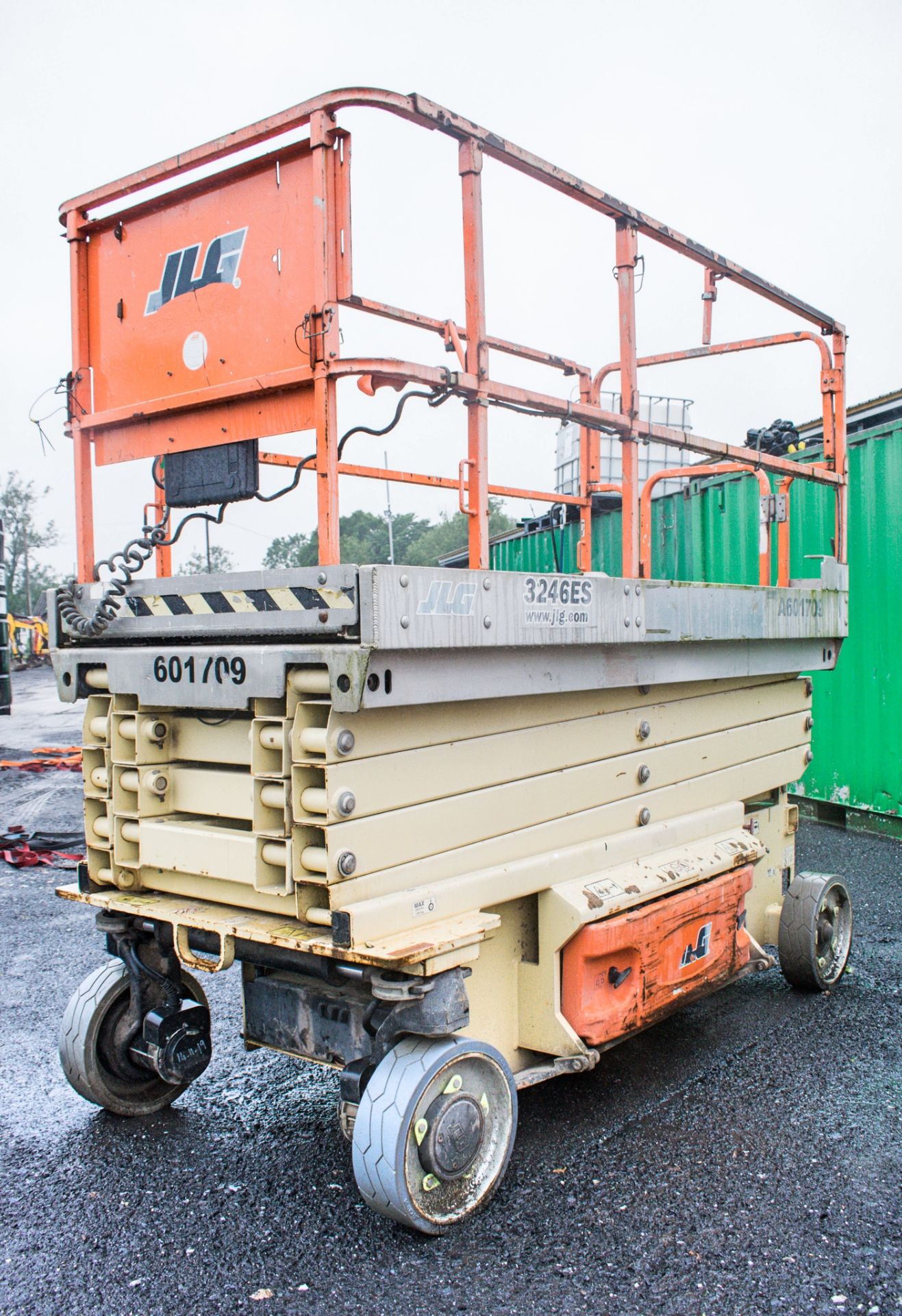 JLG 3246ES battery electric scissor lift Year: 2012 S/N: 10409 Recorded Hours: 320 A601709 - Image 3 of 7