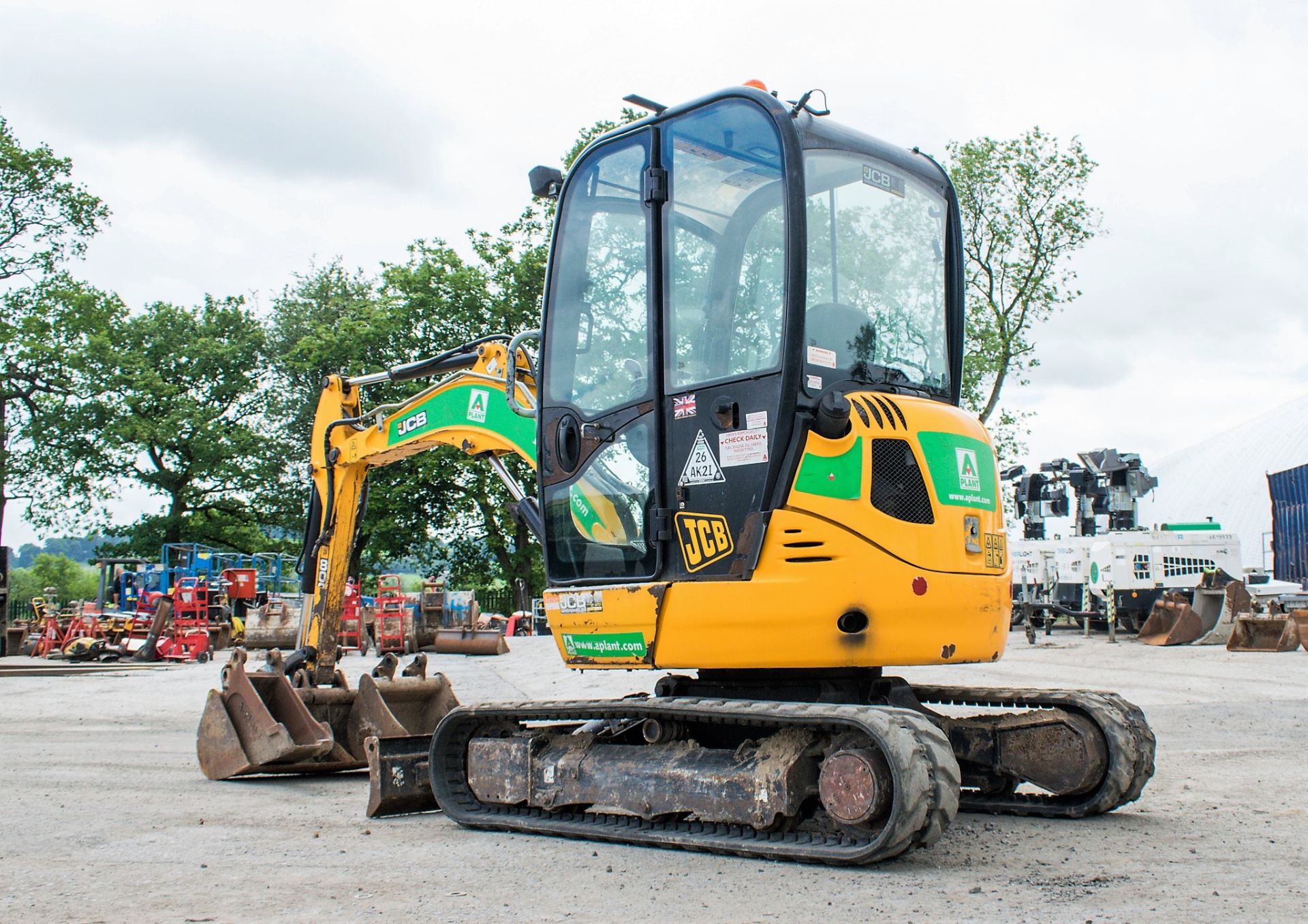 JCB 8025 ZTS 2.5 tonne rubber tracked mini excavator Year: 2014 S/N: 2226534 Recorded Hours: 2210 - Image 3 of 23