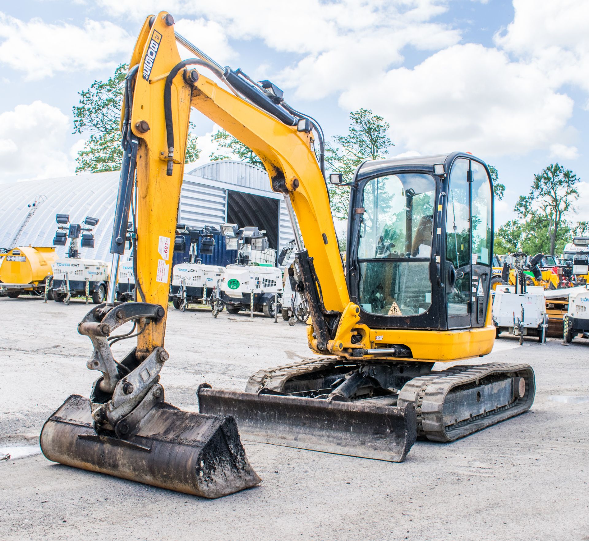 JCB 8050 RTS 5 tonne rubber tracked excavator Year: 2013  S/N: 60452 Recorded Hours: 3093 piped,