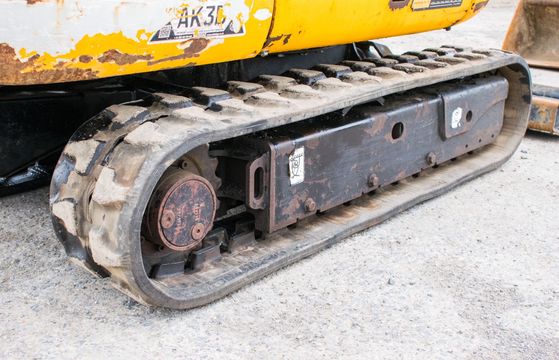 JCB 8016 1.5 tonne rubber tracked mini excavator Year: 2014 S/N: 71634 Recorded Hours: 2108 blade, - Image 15 of 17