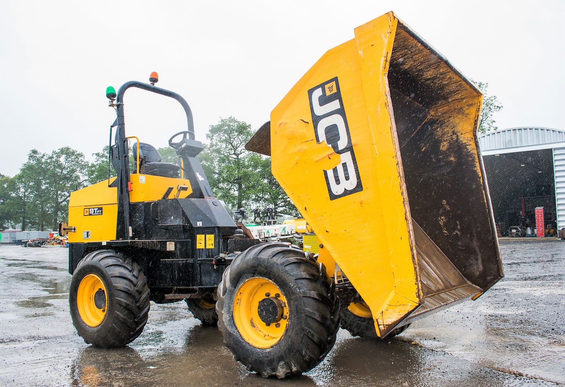 JCB 9TFT 9 tonne straight skip dumper  Reg No.: MF67 UBG Year: 2017  c/w V5 Road Registration - Image 9 of 19