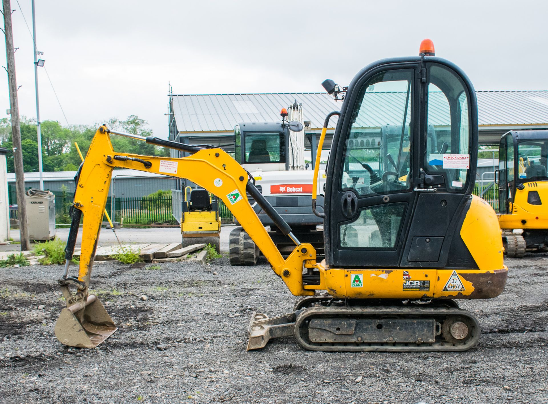 JCB 8016 1.5 tonne rubber tracked mini excavator Year: 2013 S/N: 2071311 Recorded Hours: 1736 blade, - Image 7 of 18