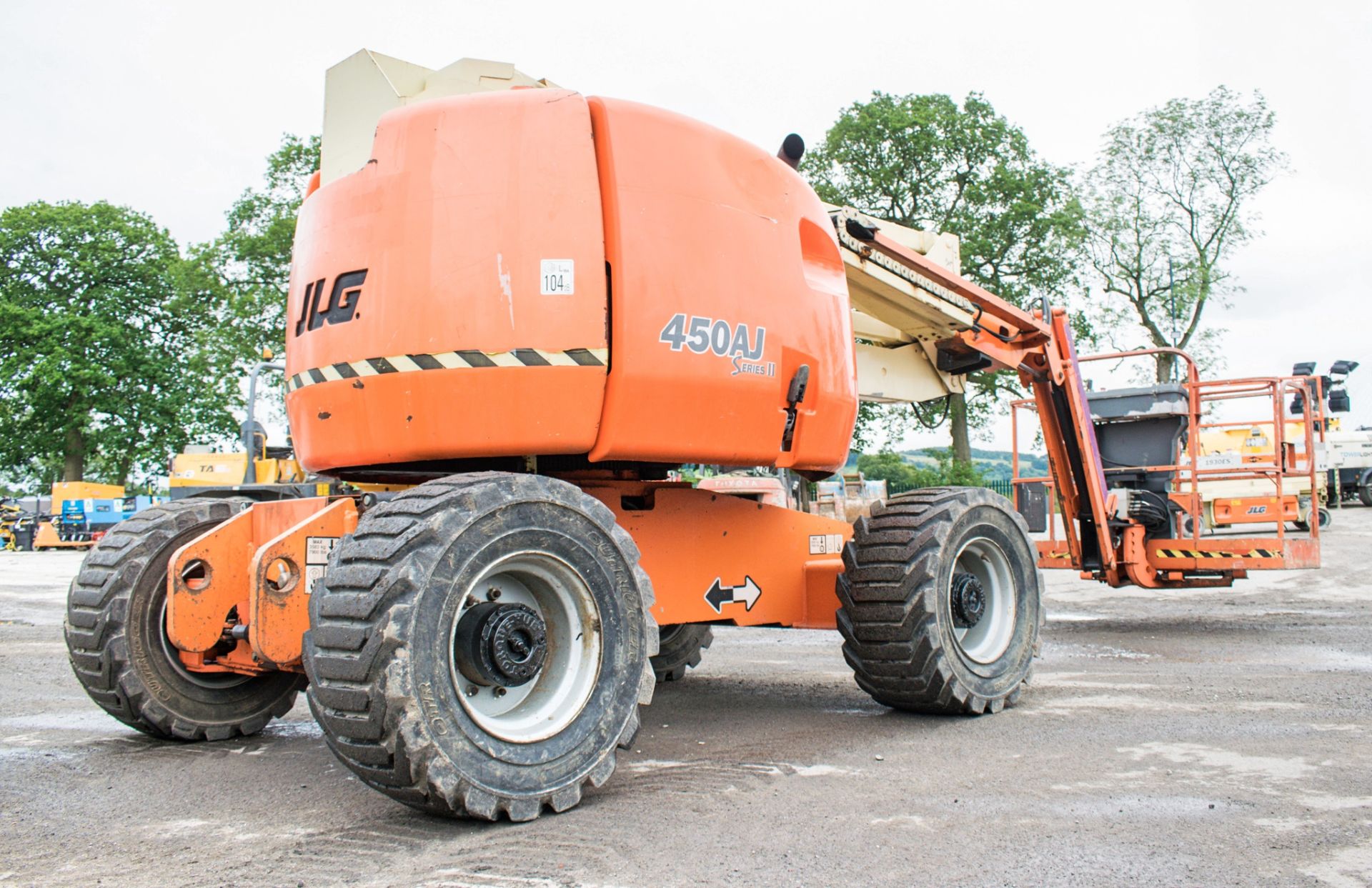 JLG 450AJ 45 ft diesel driven 4WD articulated boom lift Year: 2008 S/N: 5149 Recorded Hours: 2283 - Image 4 of 20