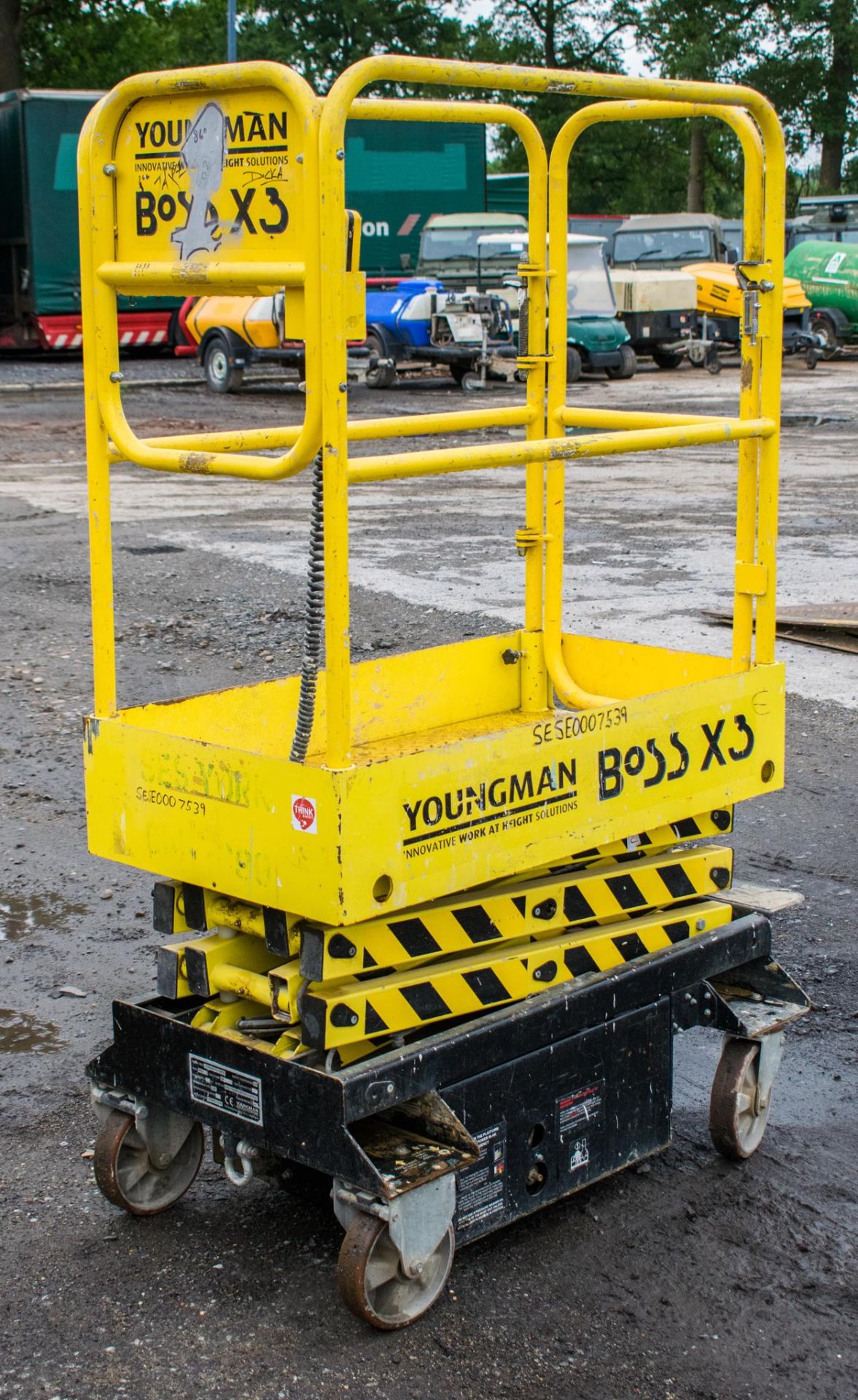 Boss X3 battery electric push around access platform Year: 2013 S/N: 11977 SESE0007539 - Image 2 of 3