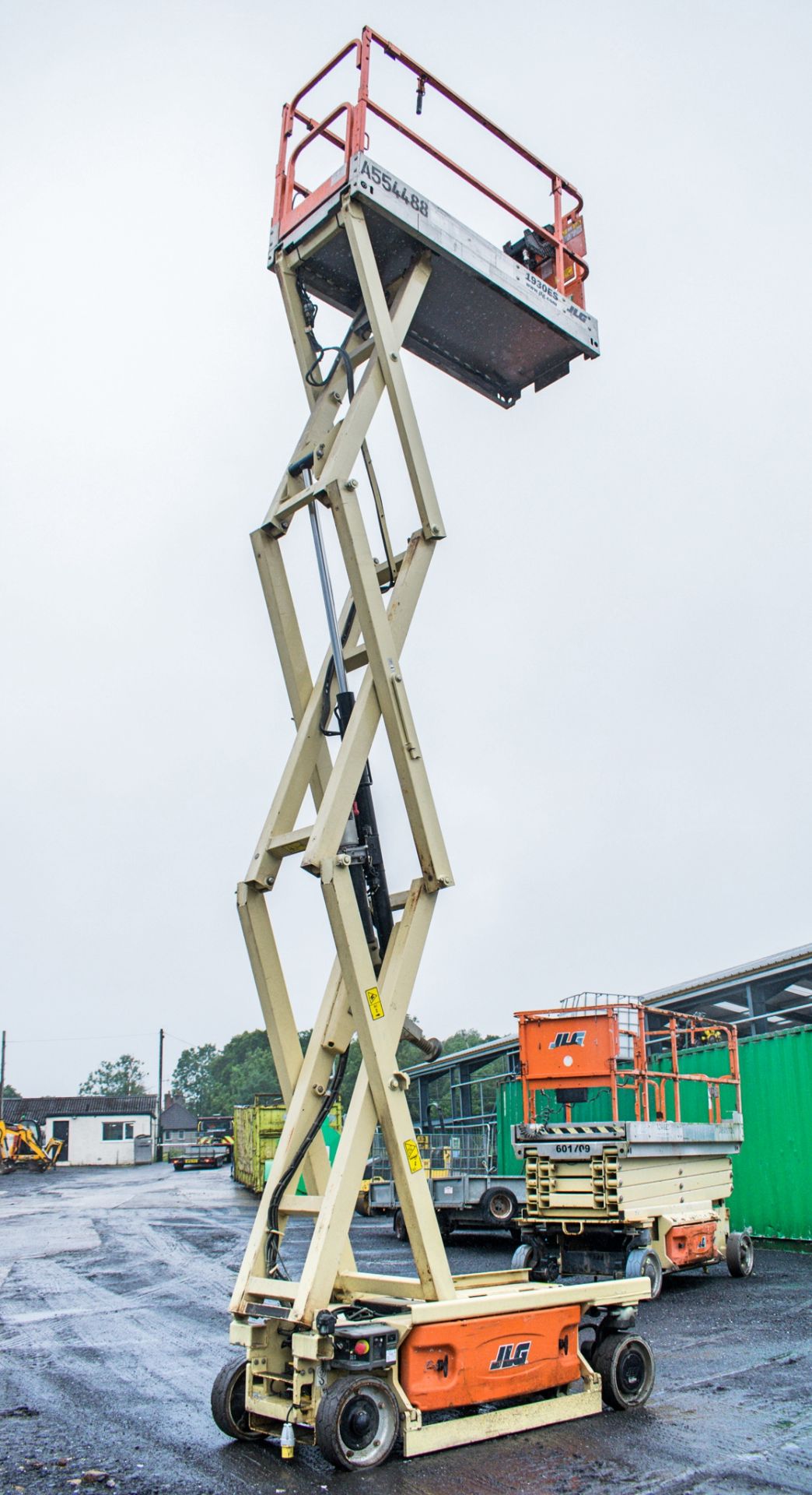 JLG 1930ES battery electric scissor lift Year: 2011 S/N: 24915 Recorded Hours: 215 A554488 - Image 7 of 8