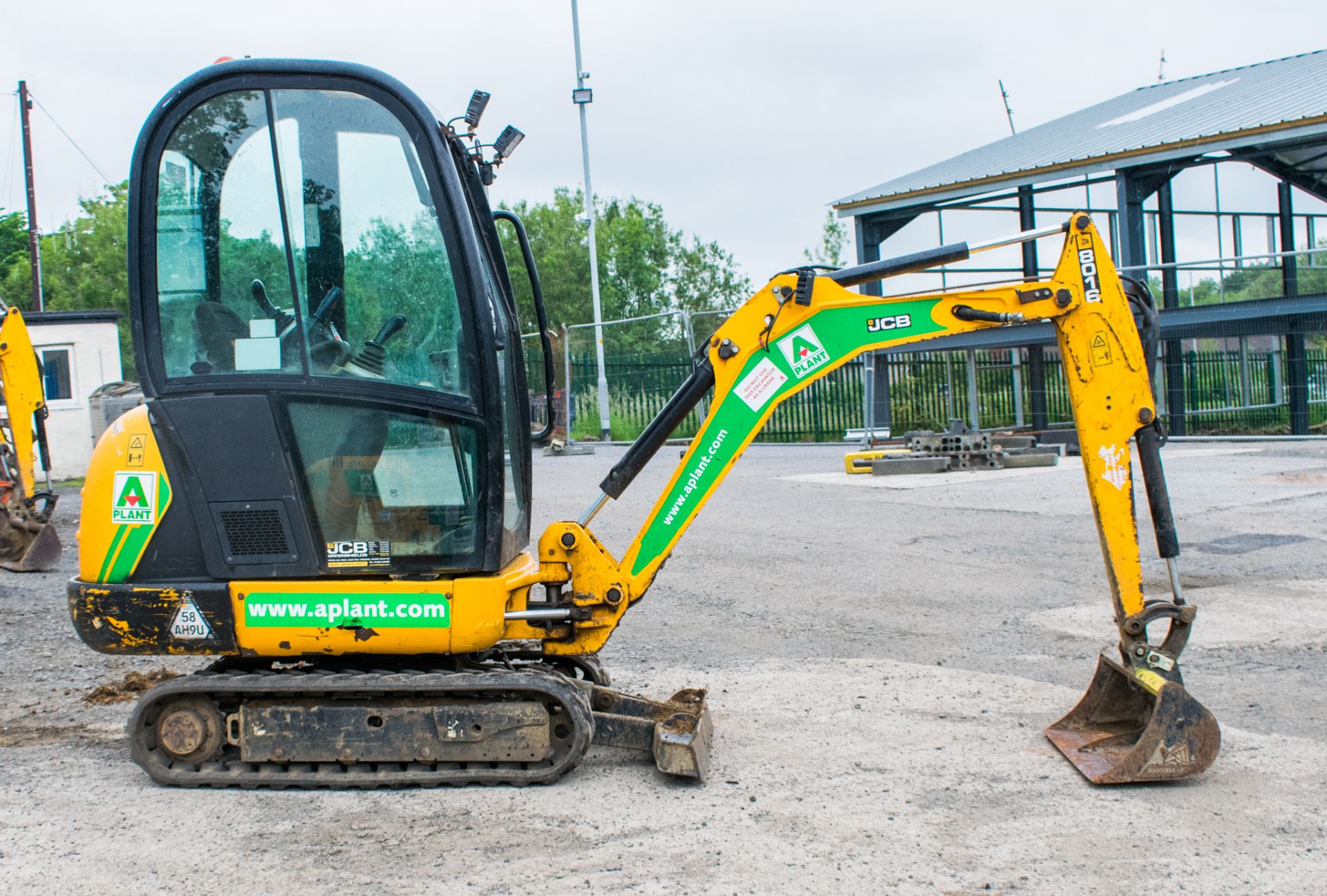 JCB 8016 1.5 tonne rubber tracked mini excavator Year: 2013 S/N: 2071419 Recorded Hours: 1950 - Image 8 of 18