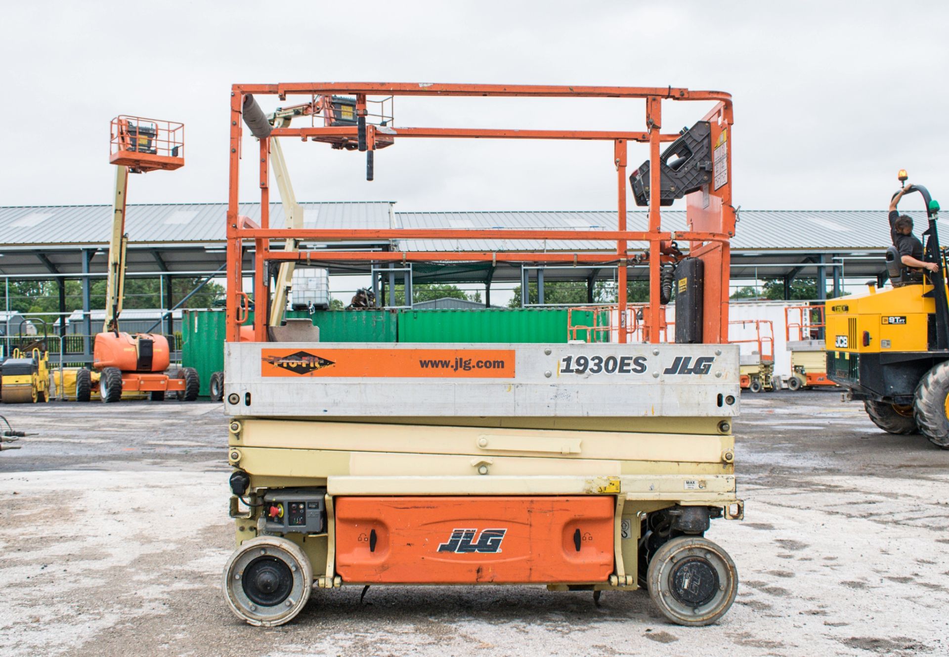 JLG 1930ES battery electric scissor lift Year: 2007 S/N: 16378 Recorded Hours: 220 - Image 6 of 12