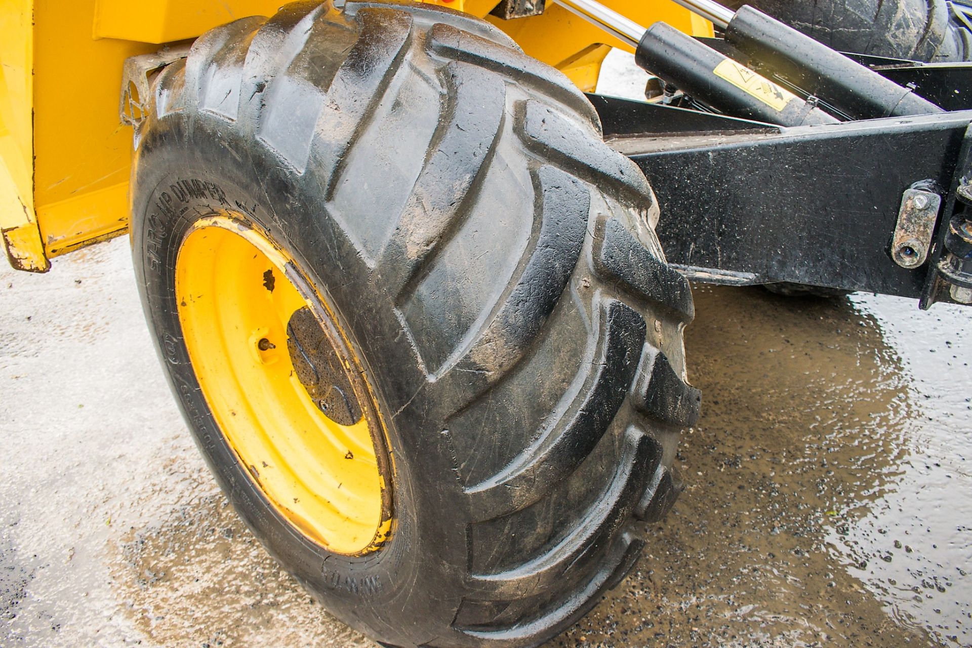 JCB 9TFT 9 tonne straight skip dumper  Reg No.: MA67 VLJ    c/w V5 Road Registration Document - Image 13 of 18