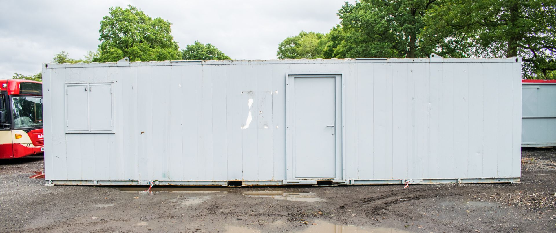 32 ft x 10 ft steel anti-vandal office site unit c/w keys BB800281 - Image 5 of 8