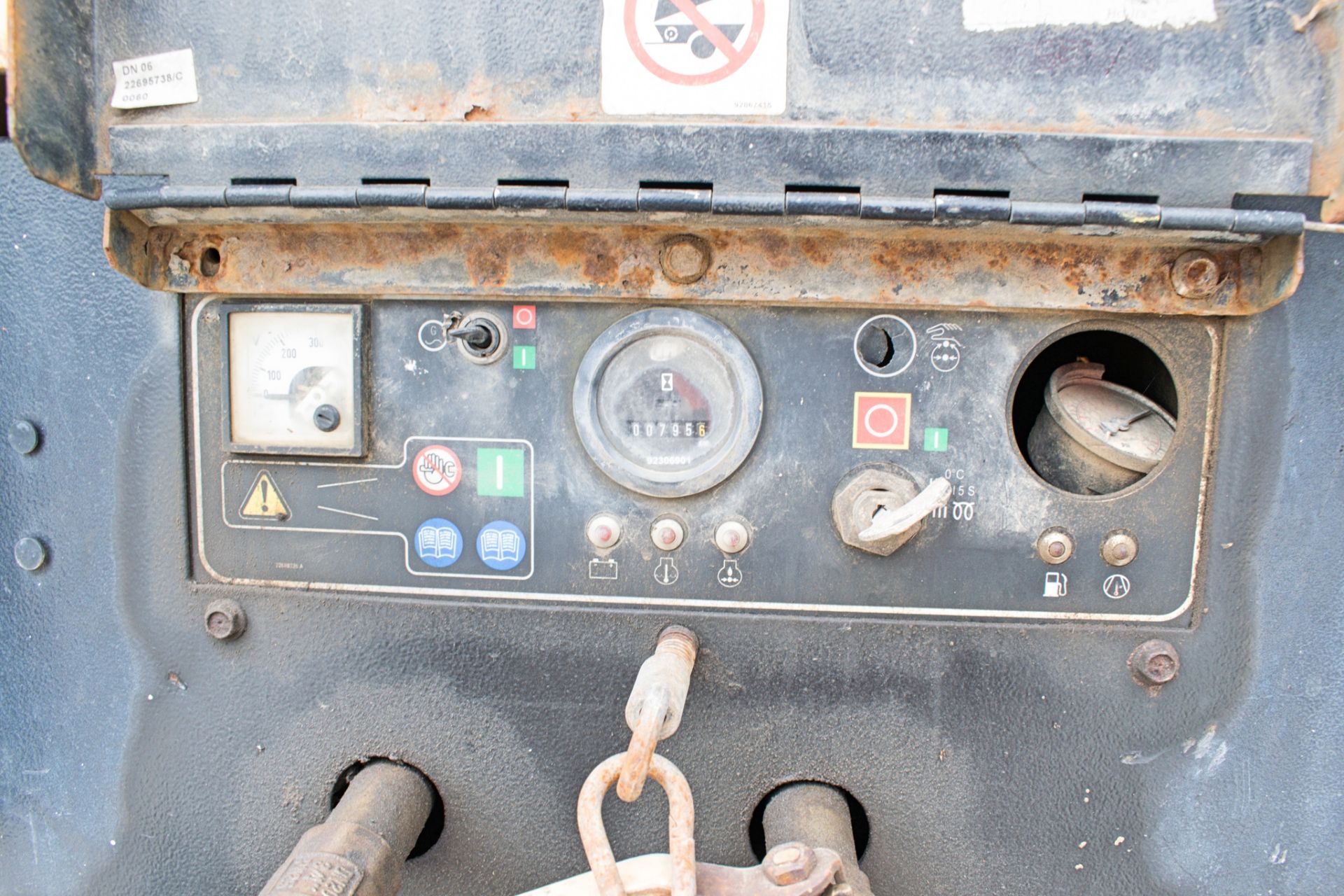 Ingersoll Rand 7/31E diesel driven fast tow air compressor/generator Year: 2007 S/N: 348699 Recorded - Image 4 of 7