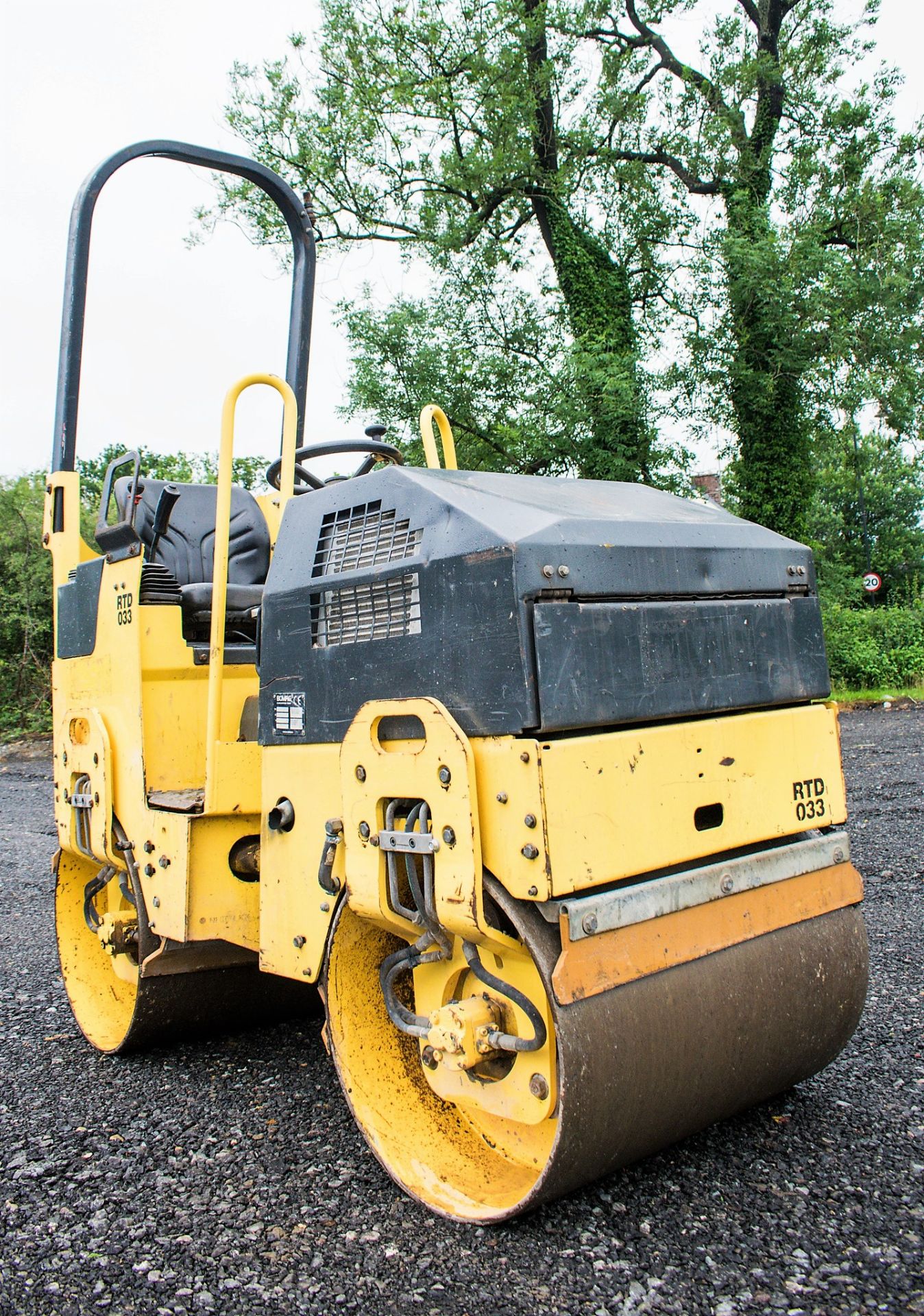 Bomag BW80 ADH-3 double drum ride on roller Year: 2005 S/N: 425695 Recorded Hours: 1241 RTD033 - Image 2 of 16