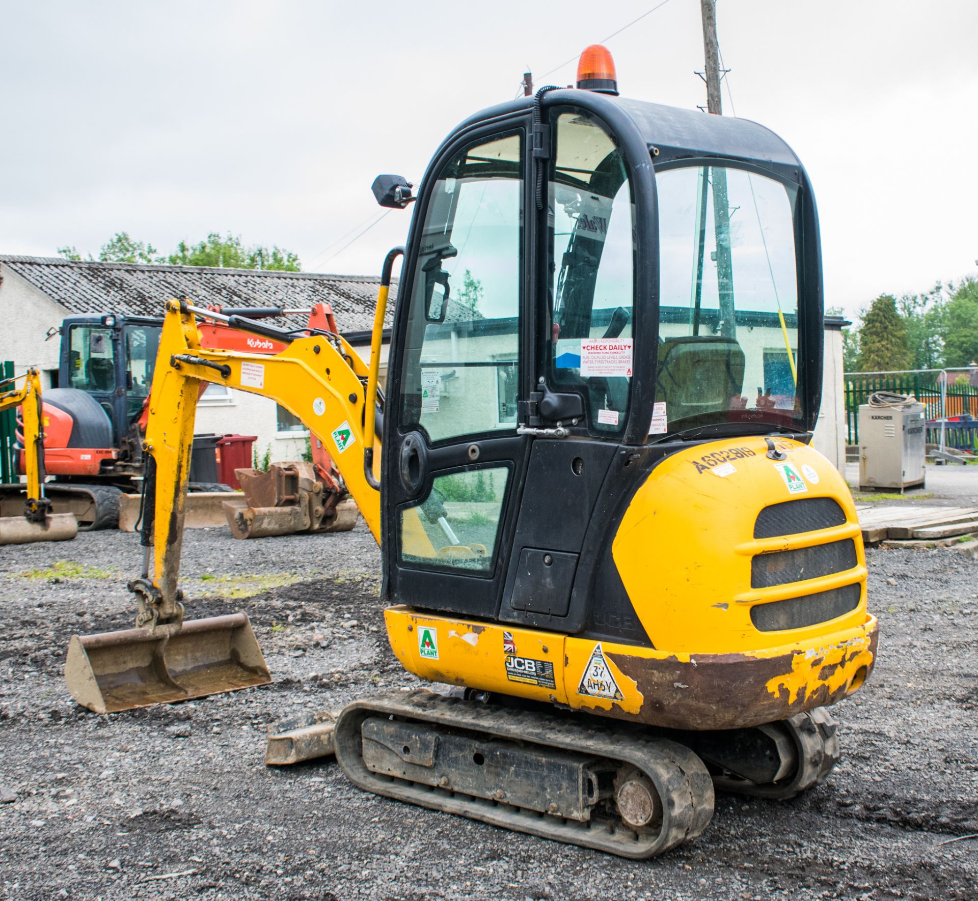 JCB 8016 1.5 tonne rubber tracked mini excavator Year: 2013 S/N: 2071311 Recorded Hours: 1736 blade, - Image 4 of 18