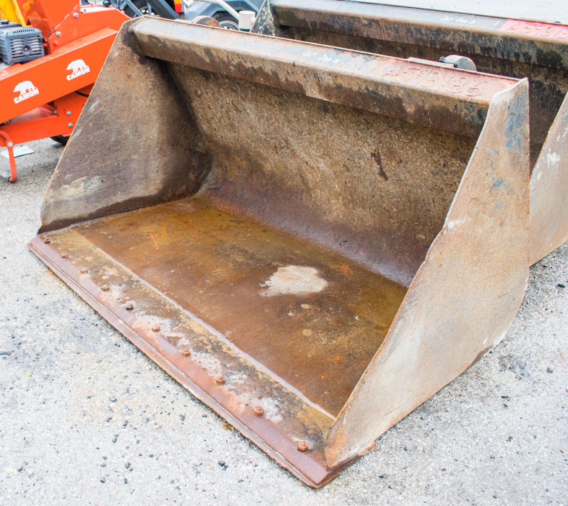 5 ft bucket to suit telescopic handler A593136