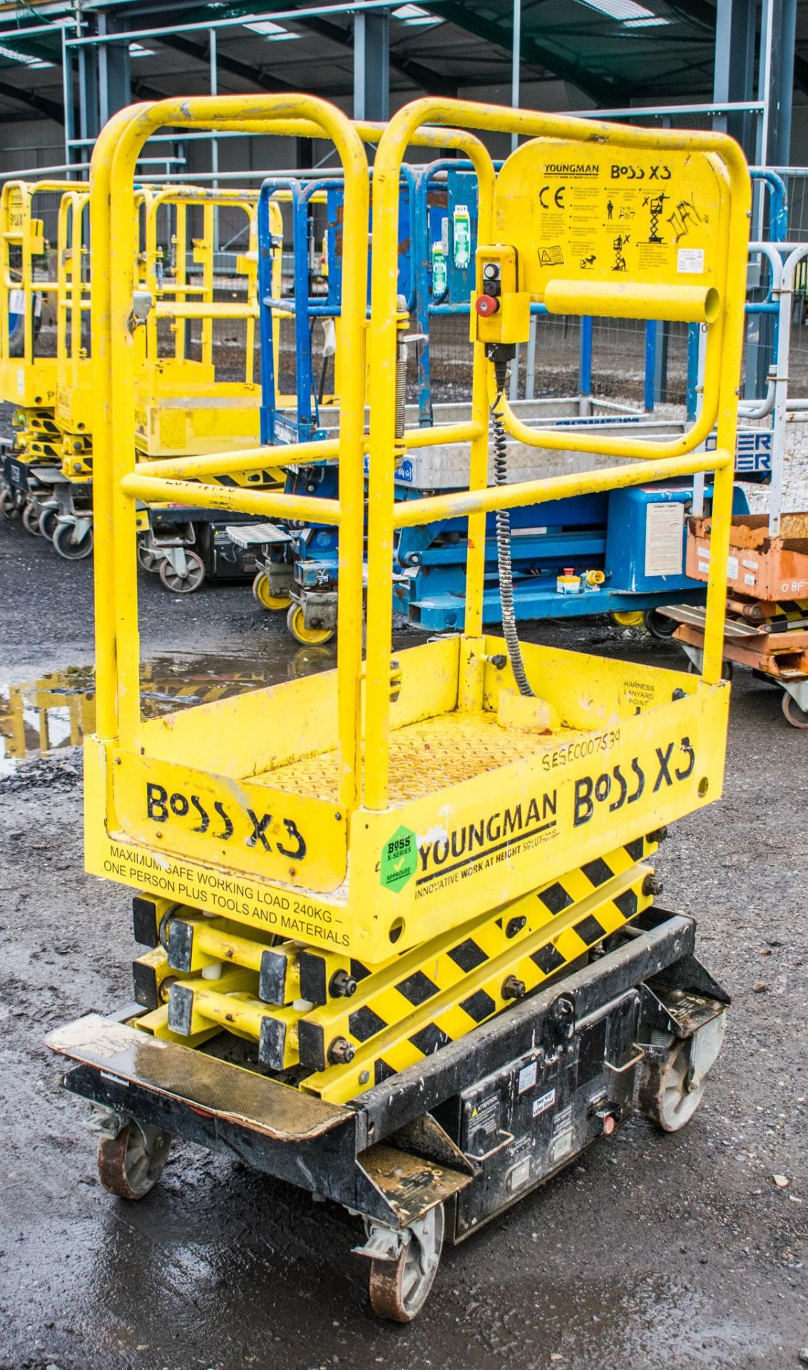 Boss X3 battery electric push around access platform Year: 2013 S/N: 11977 SESE0007539