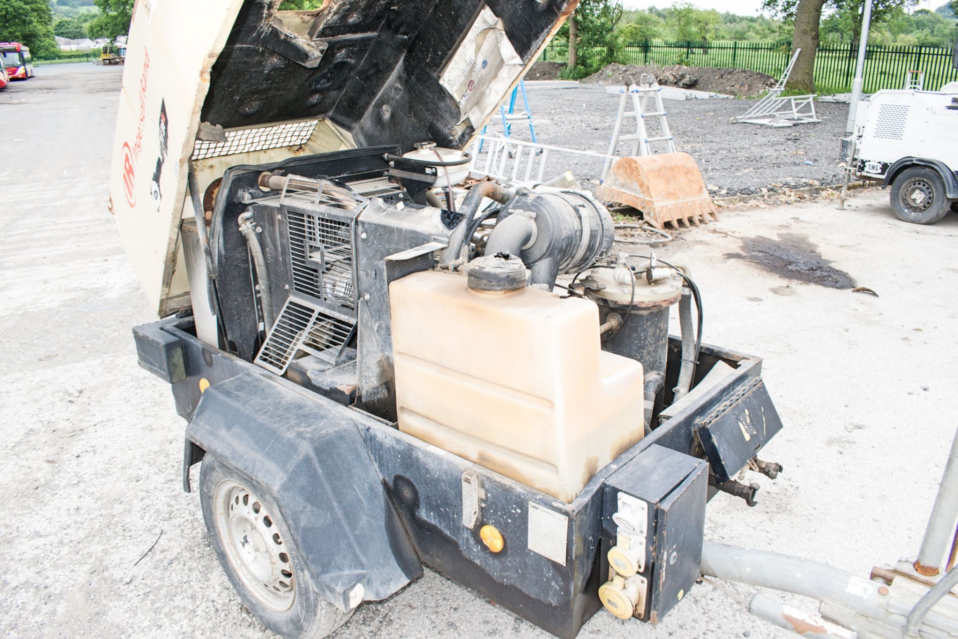 Ingersoll Rand 7/31E diesel driven fast tow air compressor/generator Year: 2007 S/N: 348699 Recorded - Image 6 of 7