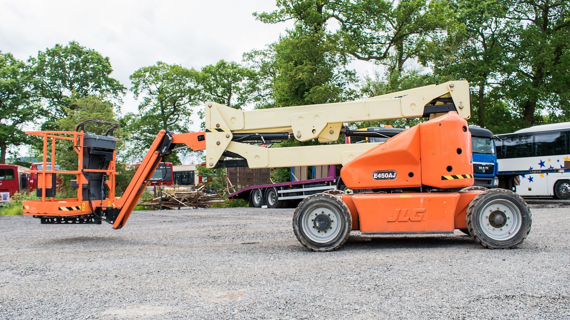 JLG E450AJ battery electric articulated boom access platform Year: 2014 S/N: 189435 Recorded - Image 7 of 18
