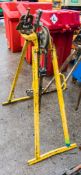 Pipe bending stand E0002389