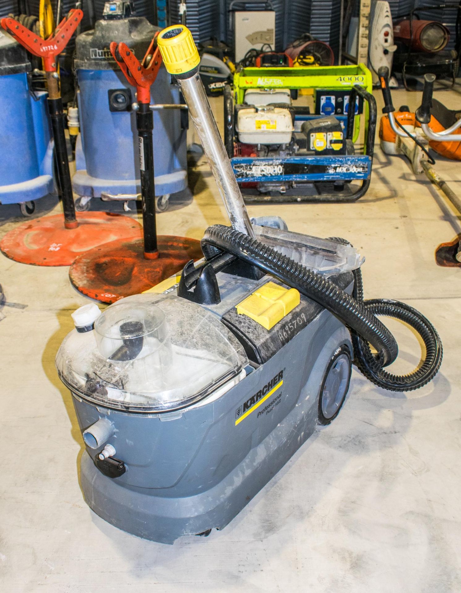 Karcher 240v carpet cleaning machine A695709