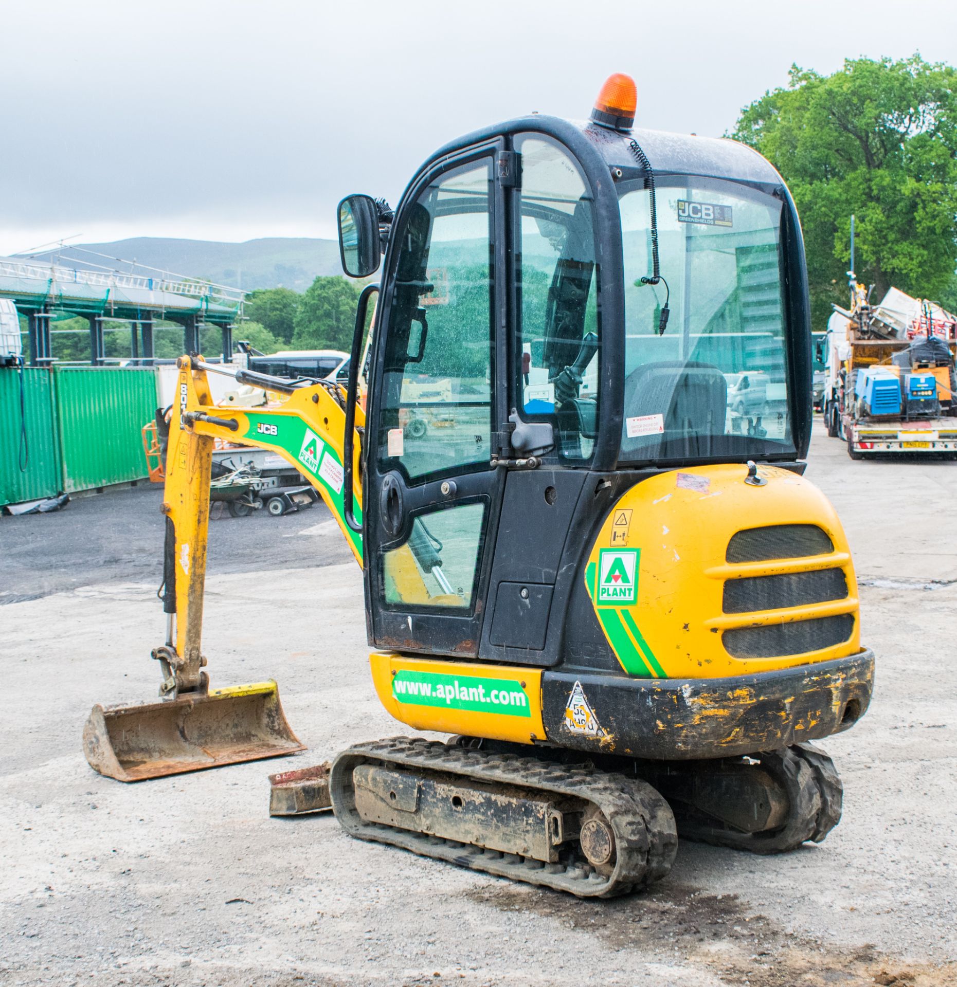 JCB 8016 1.5 tonne rubber tracked mini excavator Year: 2013 S/N: 2071419 Recorded Hours: 1950 - Image 4 of 18