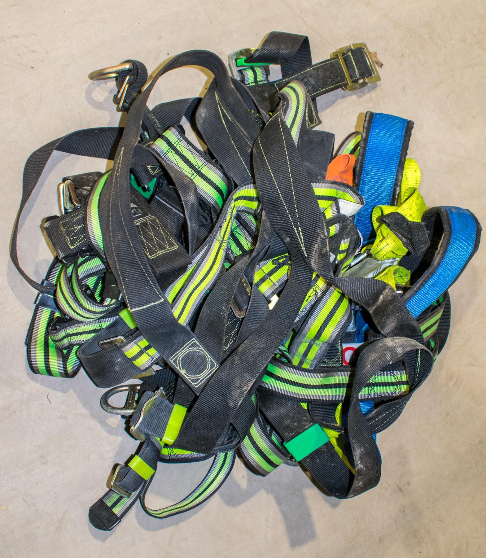 Quantity of fall arrest harnesses