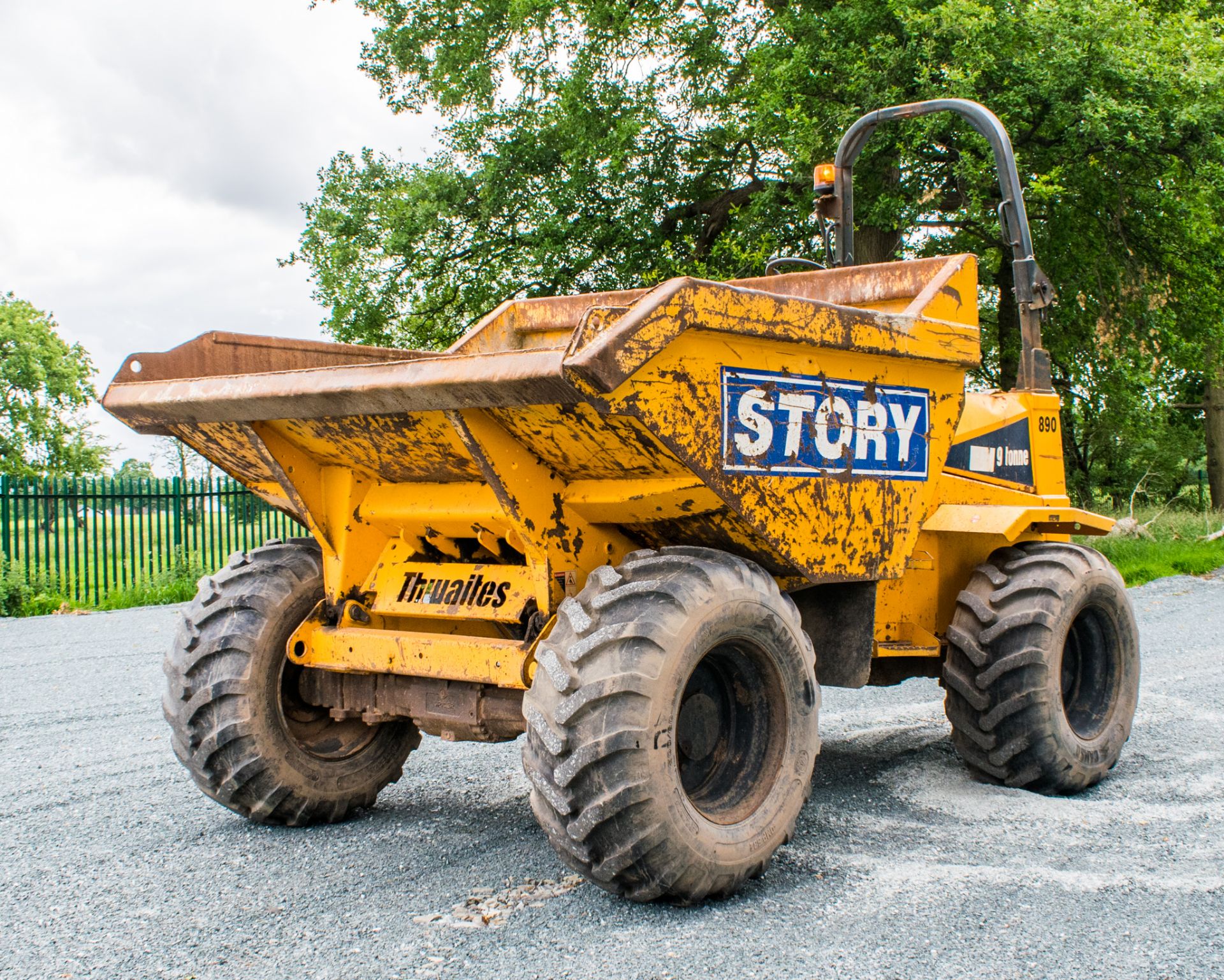 Thwaites 9 tonne straight skip dumper Year: 2008 S/N: 6982 Recorded Hours: 4104 Reg: PX08 FNK 890