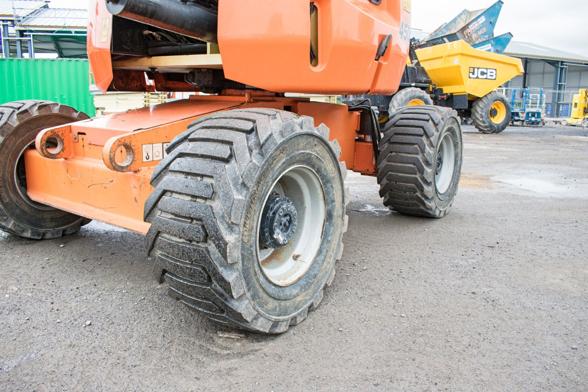 JLG 450AJ 45 ft diesel driven 4WD articulated boom lift Year: 2008 S/N: 5149 Recorded Hours: 2283 - Image 9 of 20