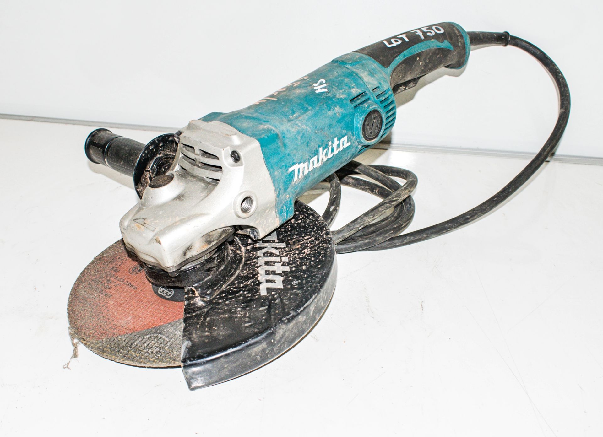 Makita GA9050 230mm 110v angle grinder ** Cord cut off ** H/S035