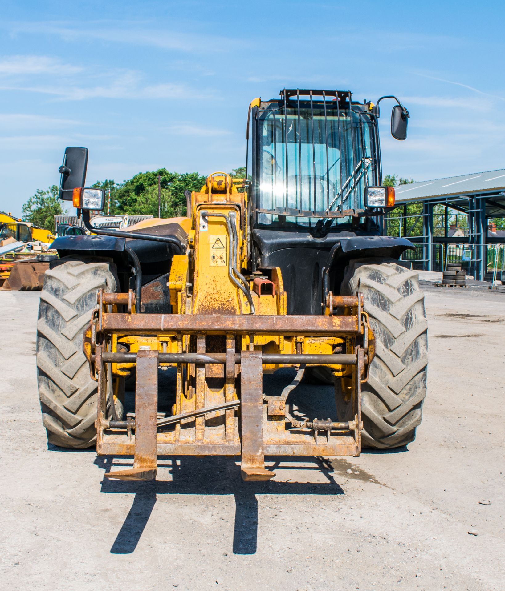 JCB 535-95 9.5 metre telescopic handler Registration number: DX04 XFL Year: 2004 S/N: 1065806 - Image 5 of 16