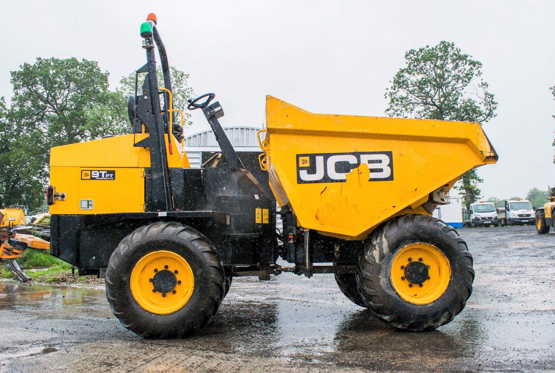 JCB 9TFT 9 tonne straight skip dumper  Reg No.: MF67 UBG Year: 2017  c/w V5 Road Registration - Image 8 of 19