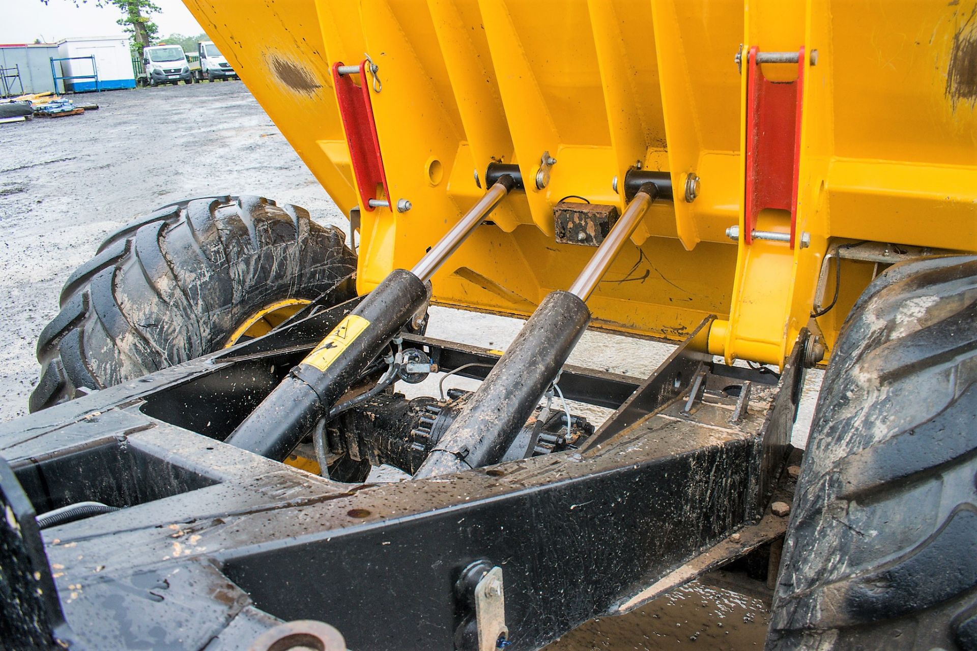 JCB 9TFT 9 tonne straight skip dumper  Reg No.: MA67 VLJ    c/w V5 Road Registration Document - Image 8 of 18