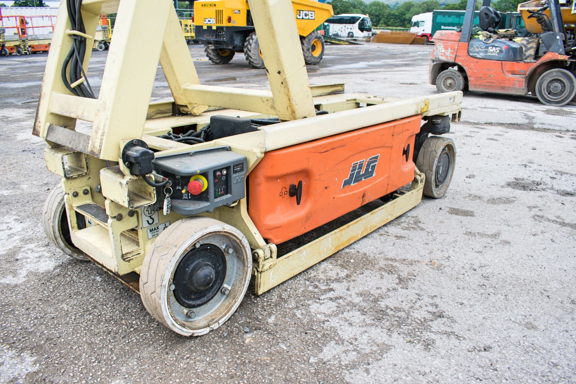 JLG 1930ES battery electric scissor lift Year: 2007 S/N: 16378 Recorded Hours: 220 - Bild 9 aus 12