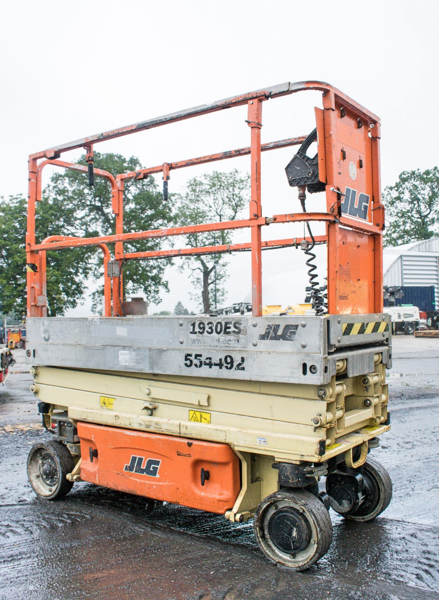 JLG 1930ES battery electric scissor lift Year: 2011 S/N: 24821 Recorded Hours: Not readable (Clock - Image 2 of 9