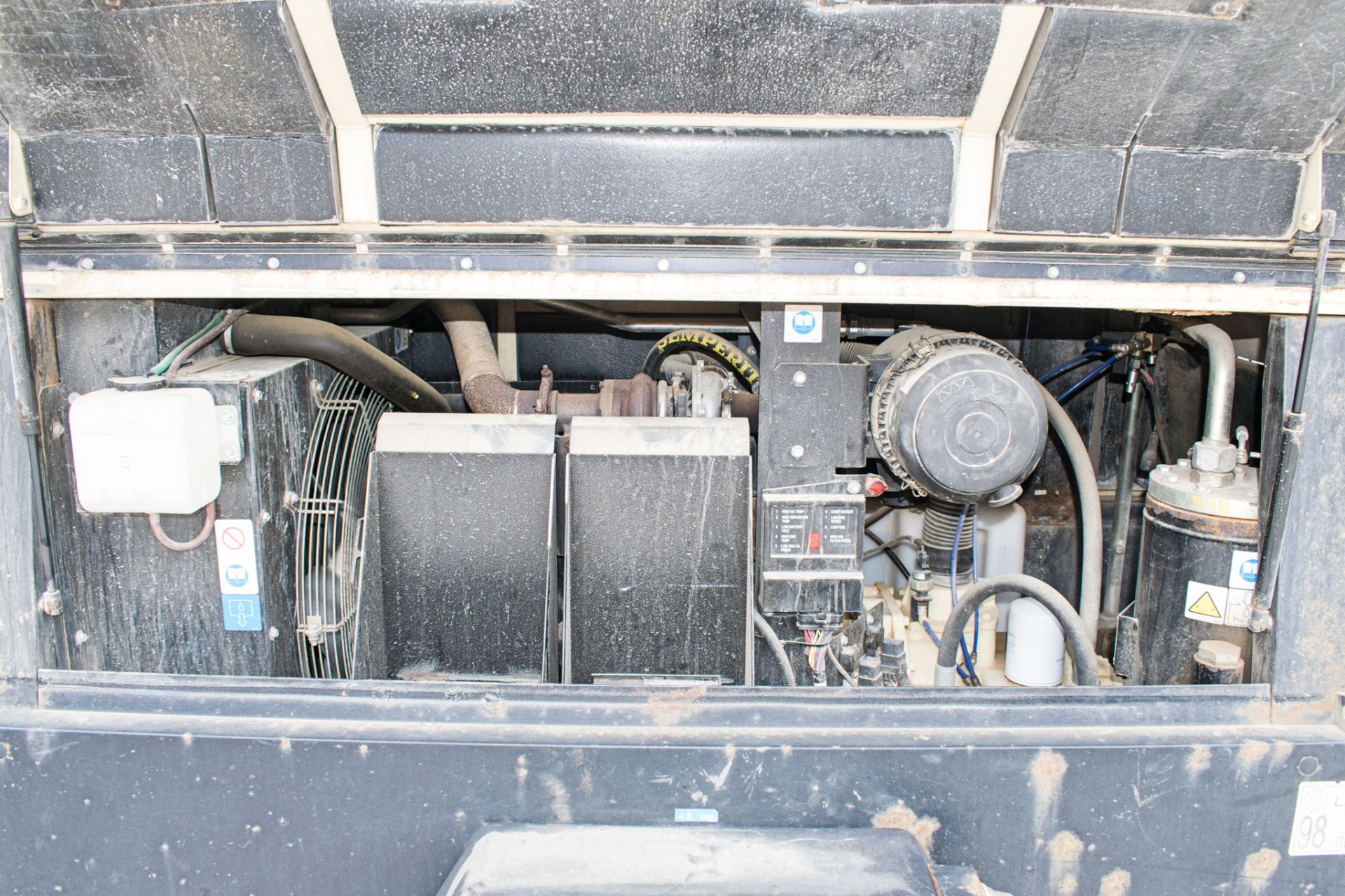 Doosan 7/72 260 cfm diesel driven fast tow air compressor Year: 2014 S/N: S42115 Recorded Hours: 711 - Image 6 of 7