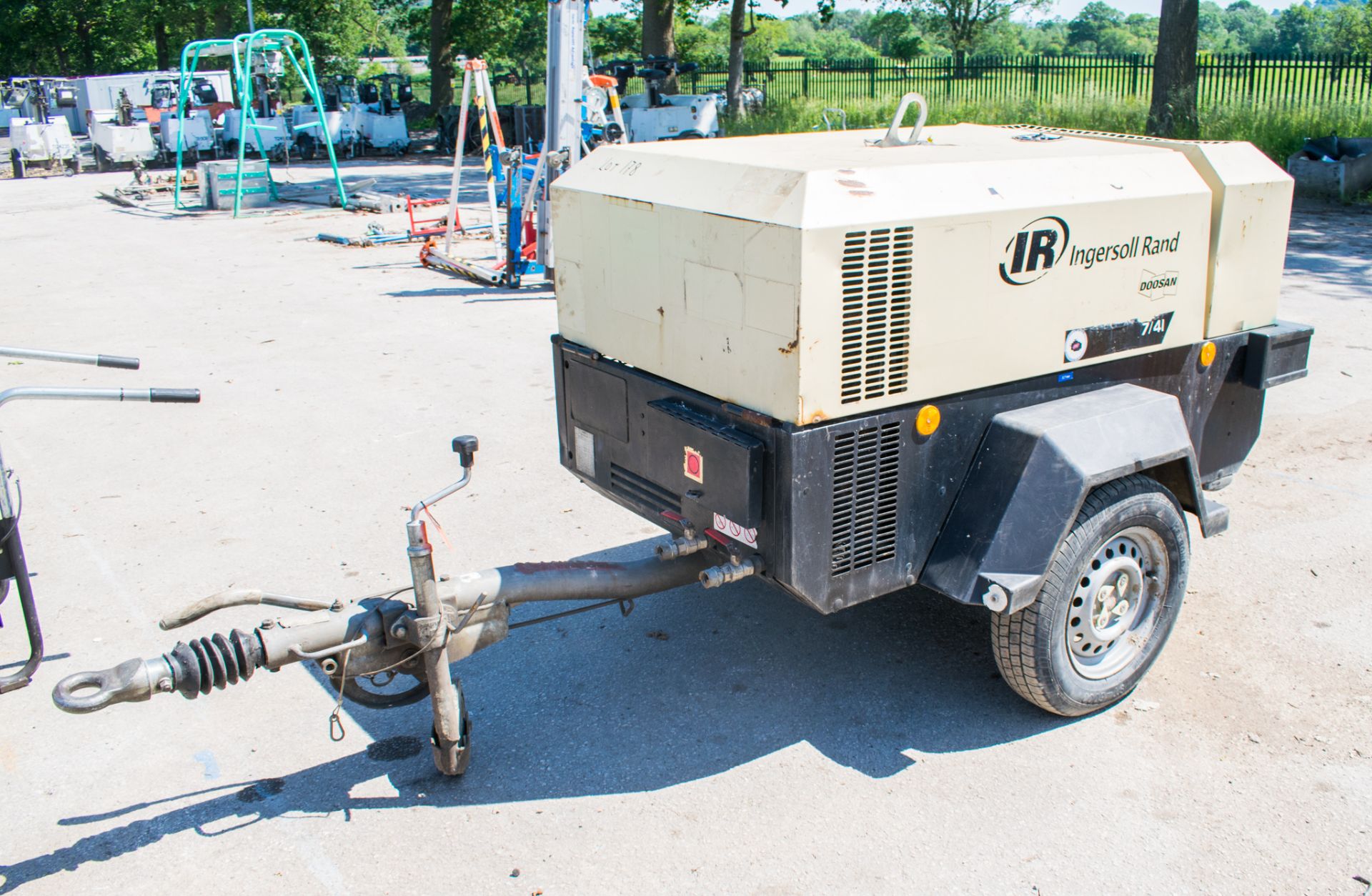 Doosan 7/41 diesel driven fast tow air compressor Year: 2011 S/N: 430723 Recorded Hours: 2966