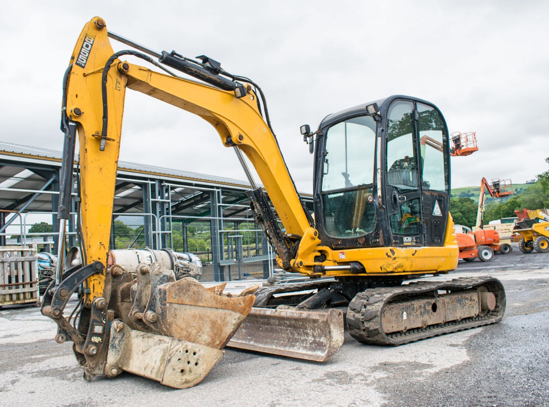 JCB 8055 RTS 5.5 tonne rubber tracked excavator Year: 2013 S/N: 2060572 Recorded Hours: 4404