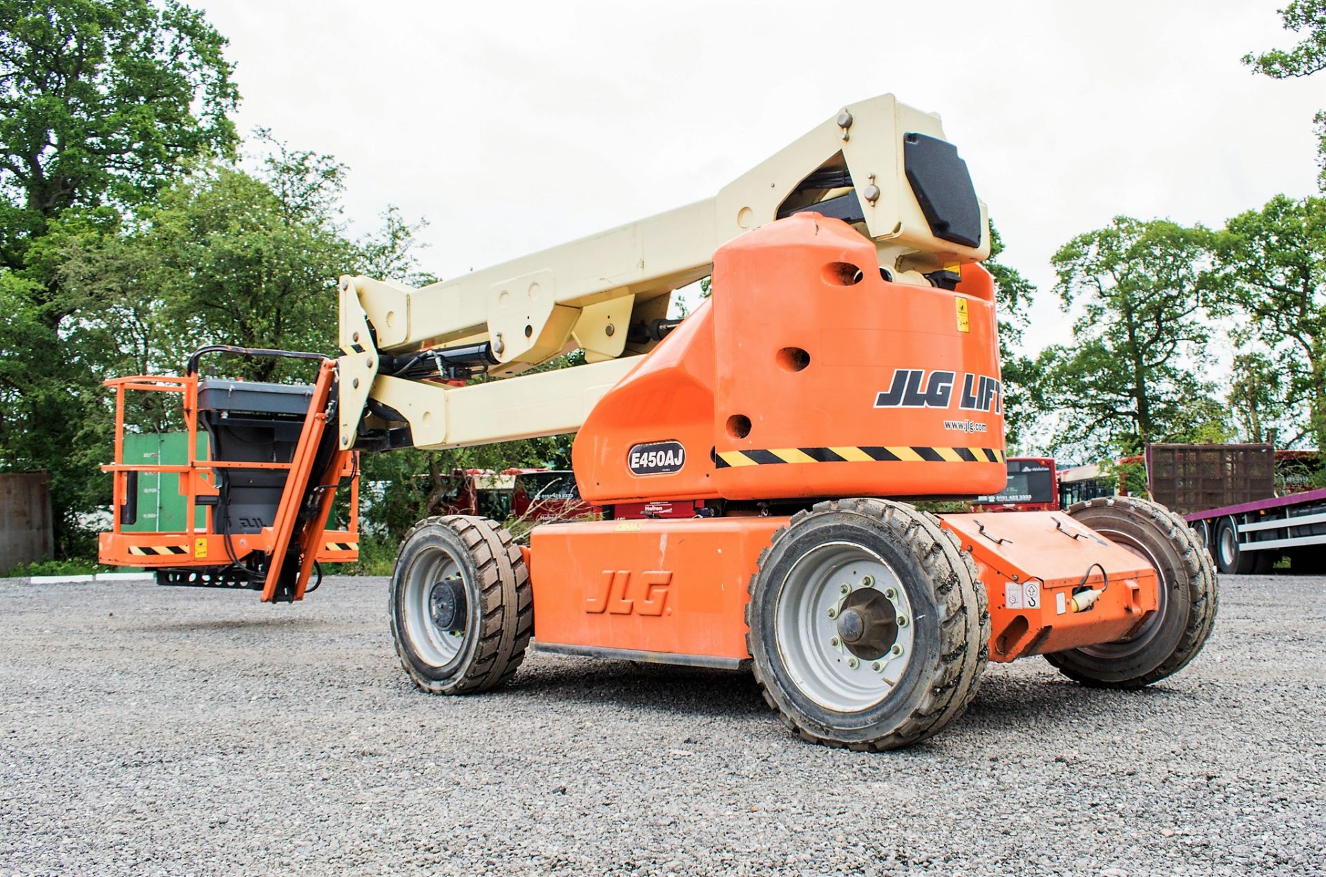 JLG E450AJ battery electric articulated boom access platform Year: 2014 S/N: 189435 Recorded - Bild 4 aus 18