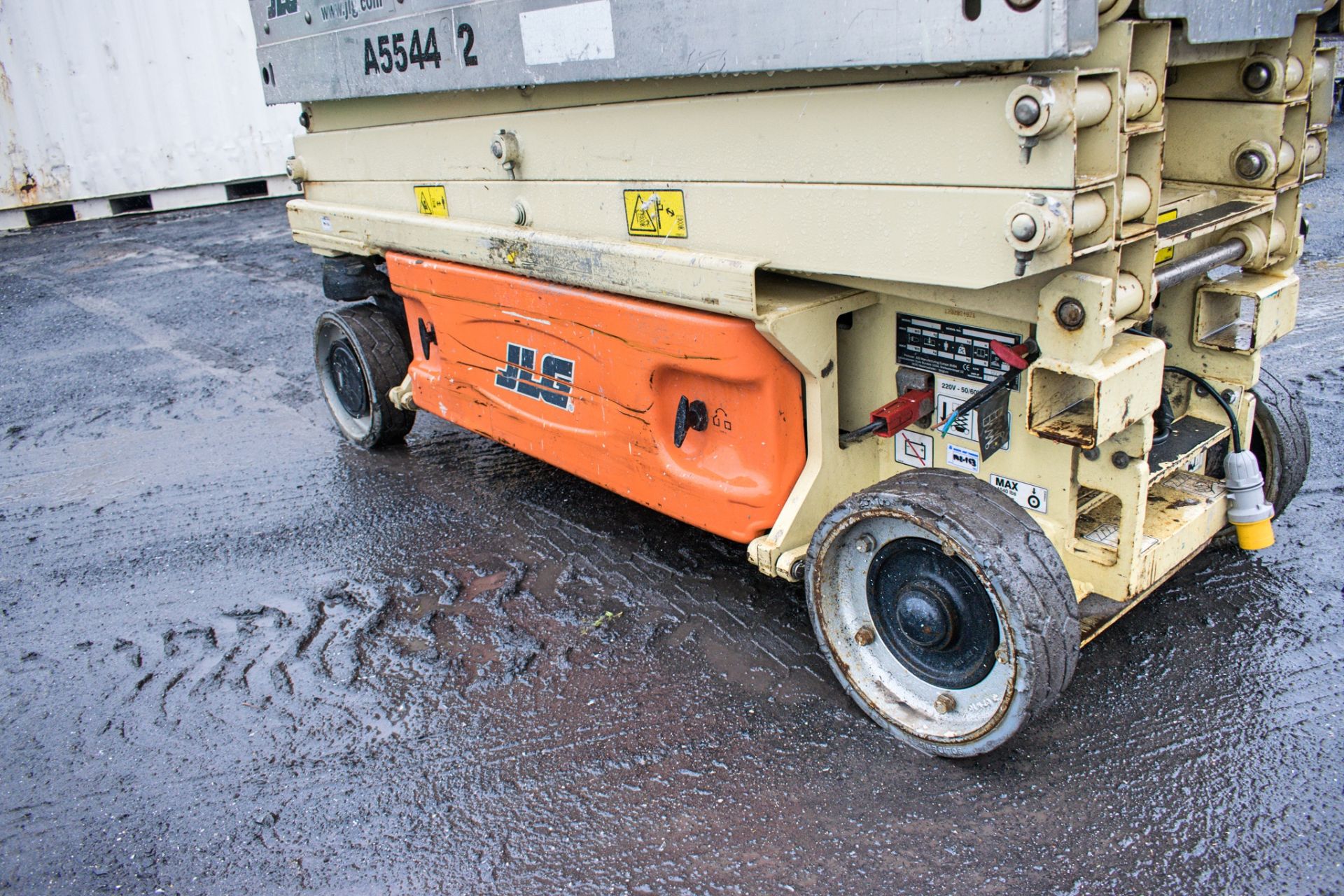 JLG 1930ES battery electric scissor lift Year: 2011 S/N: 24821 Recorded Hours: Not readable (Clock - Image 6 of 9