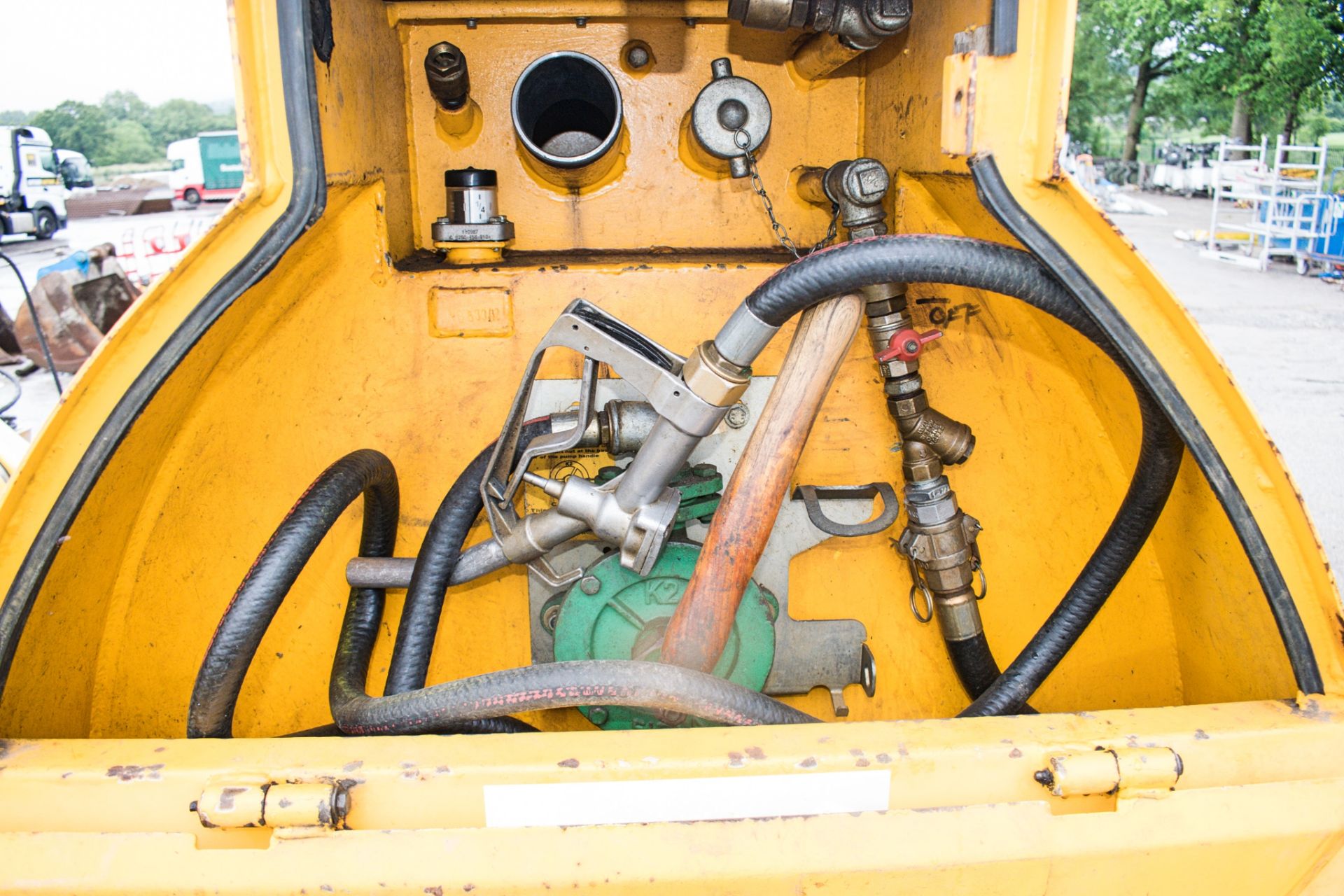 Western Abbi 950 litre bunded fuel fast tow fuel bowser c/w manual pump, delivery hose & nozzle - Image 3 of 3