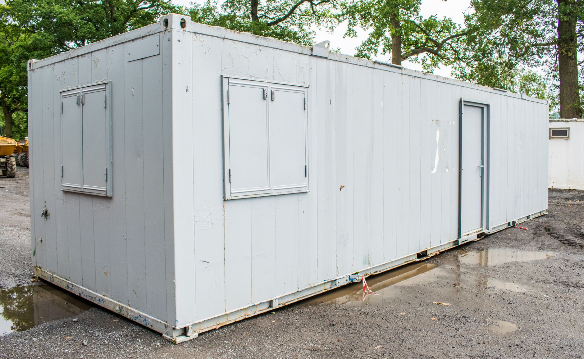 32 ft x 10 ft steel anti-vandal office site unit c/w keys BB800281 - Image 4 of 8