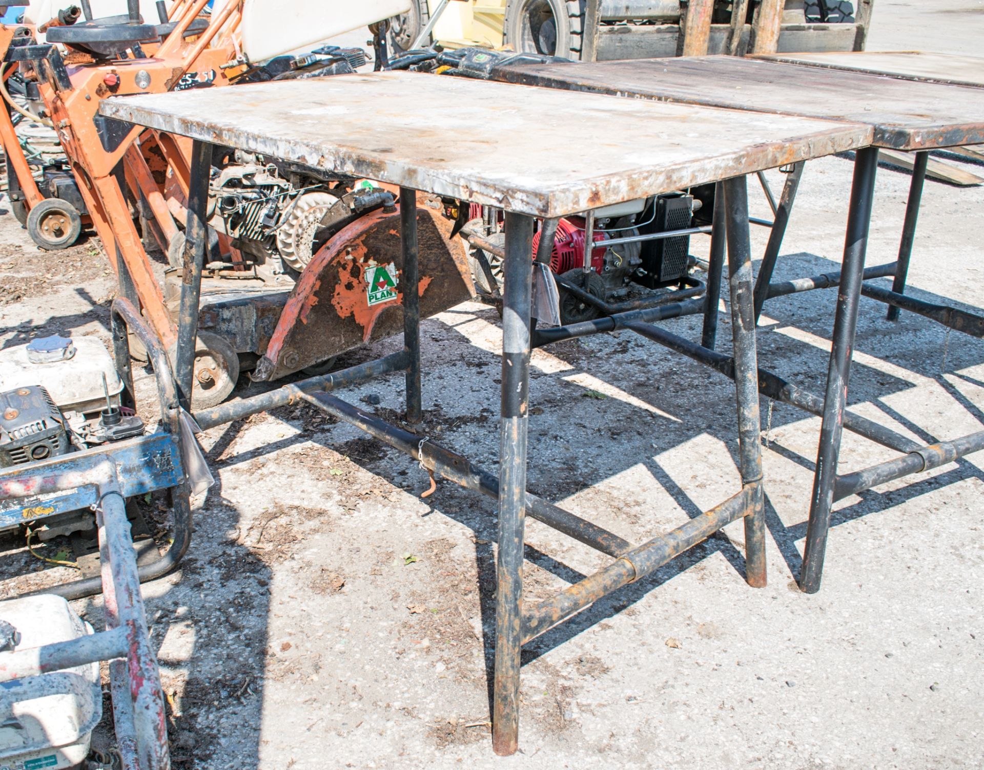 Collapsible steel work bench A691500