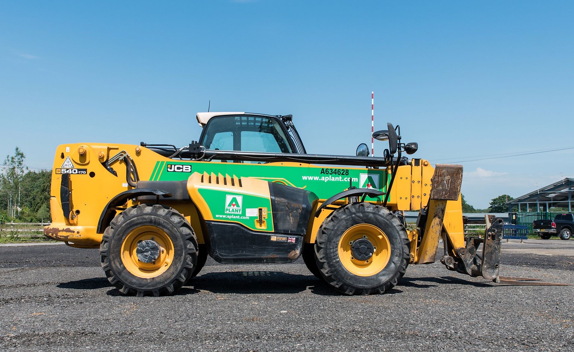 JCB 540-170 17 metre telescopic handler Registration Number: ME14 MDJ Year: 2014 S/N: 40212 Recorded - Image 8 of 21