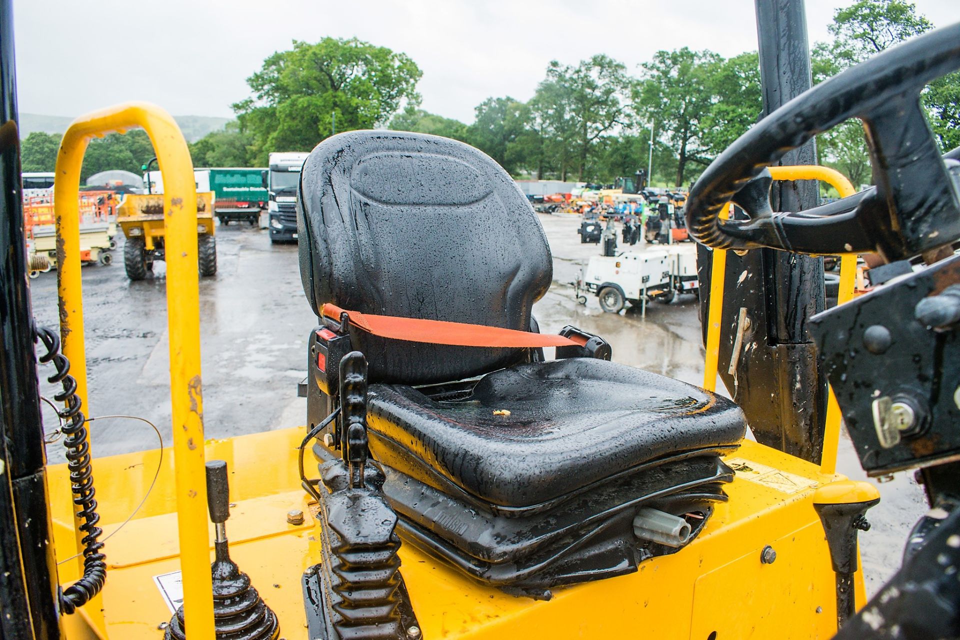 JCB 9TFT 9 tonne straight skip dumper  Reg No.: MA67 VLJ    c/w V5 Road Registration Document - Image 17 of 18