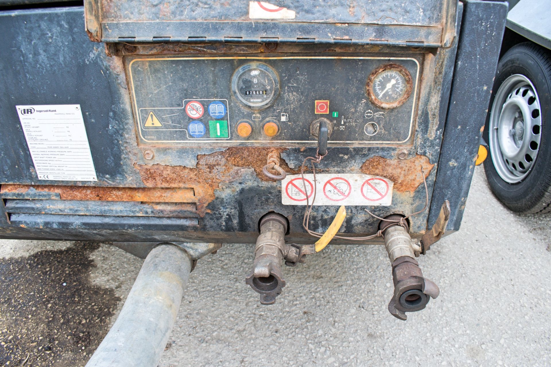 Ingersoll Rand 7/41 diesel driven fast tow air compressor Year: 2006 S/N: 422870 Recorded Hours: - Image 3 of 5