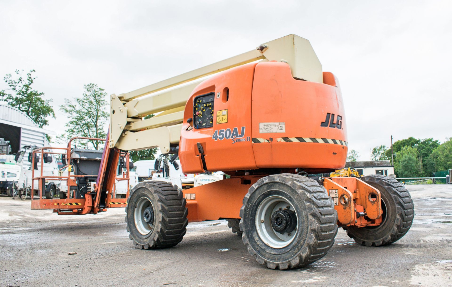 JLG 450AJ 45 ft diesel driven 4WD articulated boom lift Year: 2008 S/N: 5149 Recorded Hours: 2283 - Image 3 of 20