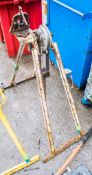 Pipe bending stand E0000118