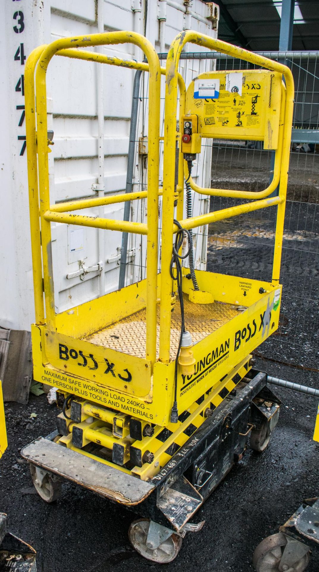 Boss X3 battery electric push around access platform Year: 2013 S/N: 11996 SESE0007538